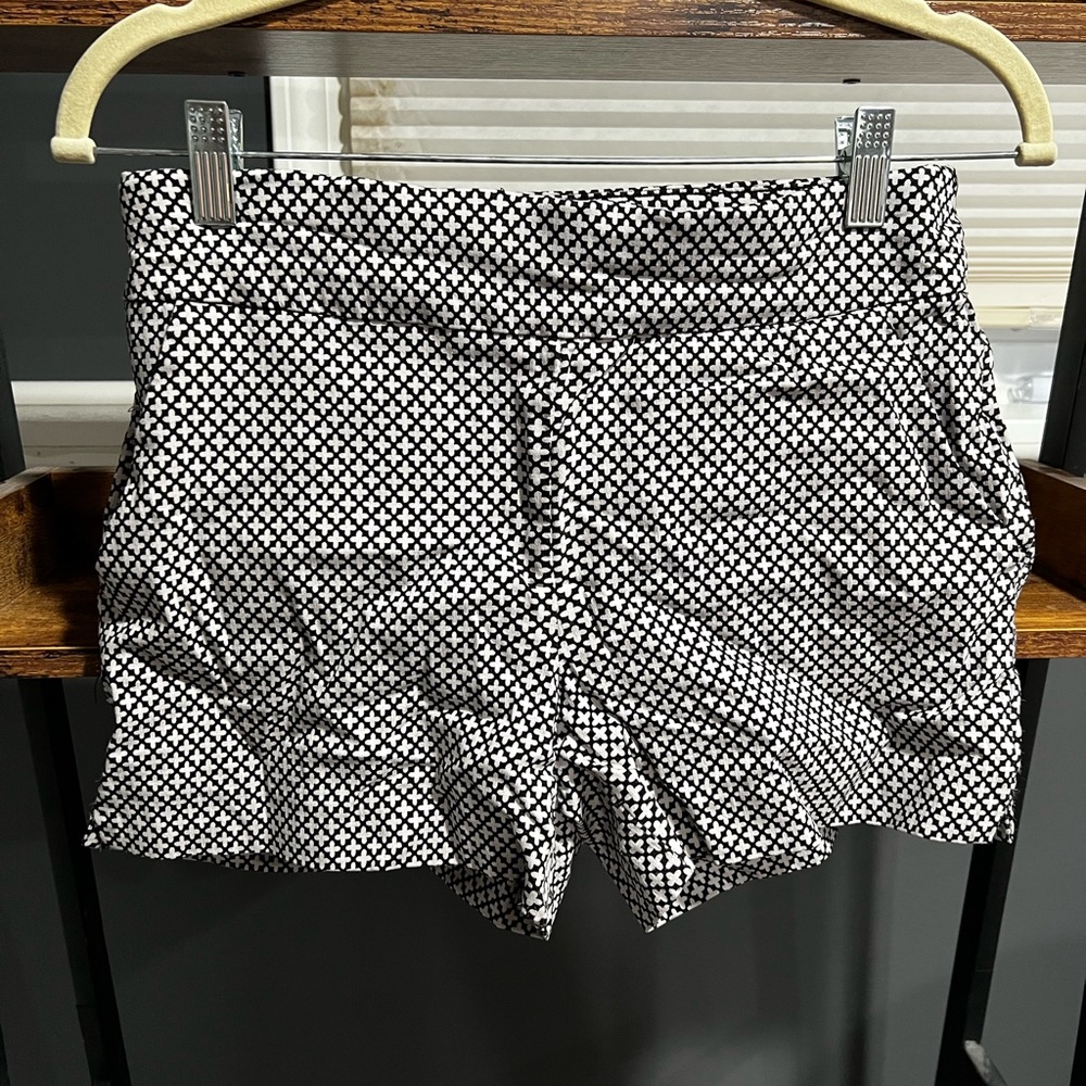 New York and Company Stretch Black and White Pattern Shorts